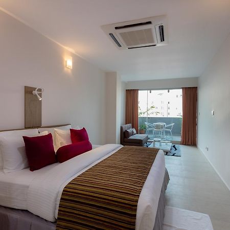 Hotel Novina à Malé Extérieur photo